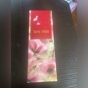 Terre Mère Aloe and Tea Tree Toner- 5 oz size. Brand new in box. Vegan